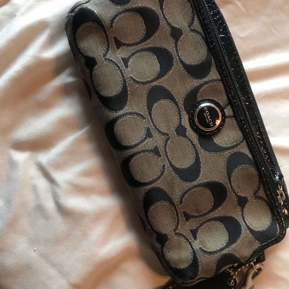 Coach wristlet wallet